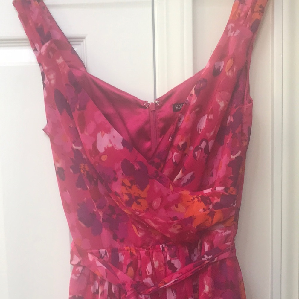 Express dress - Picture 2 of 3